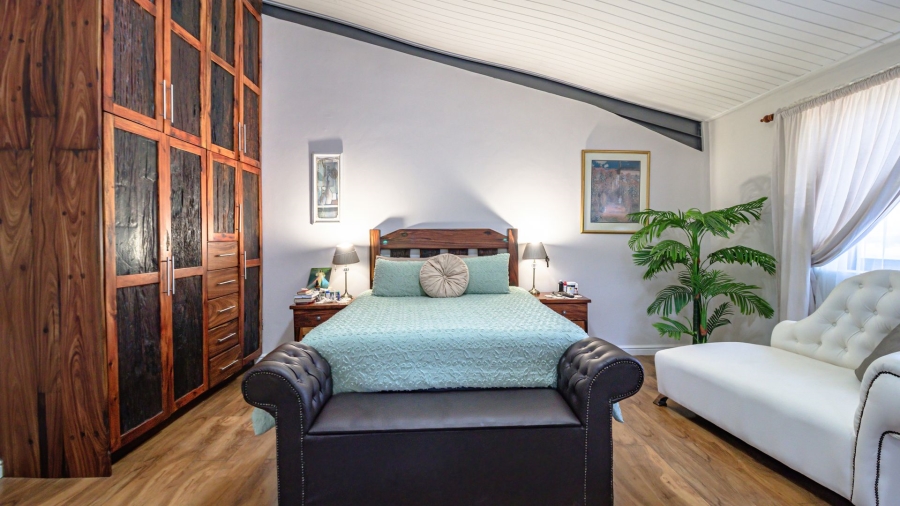 6 Bedroom Property for Sale in Stellenbosch Farms Western Cape